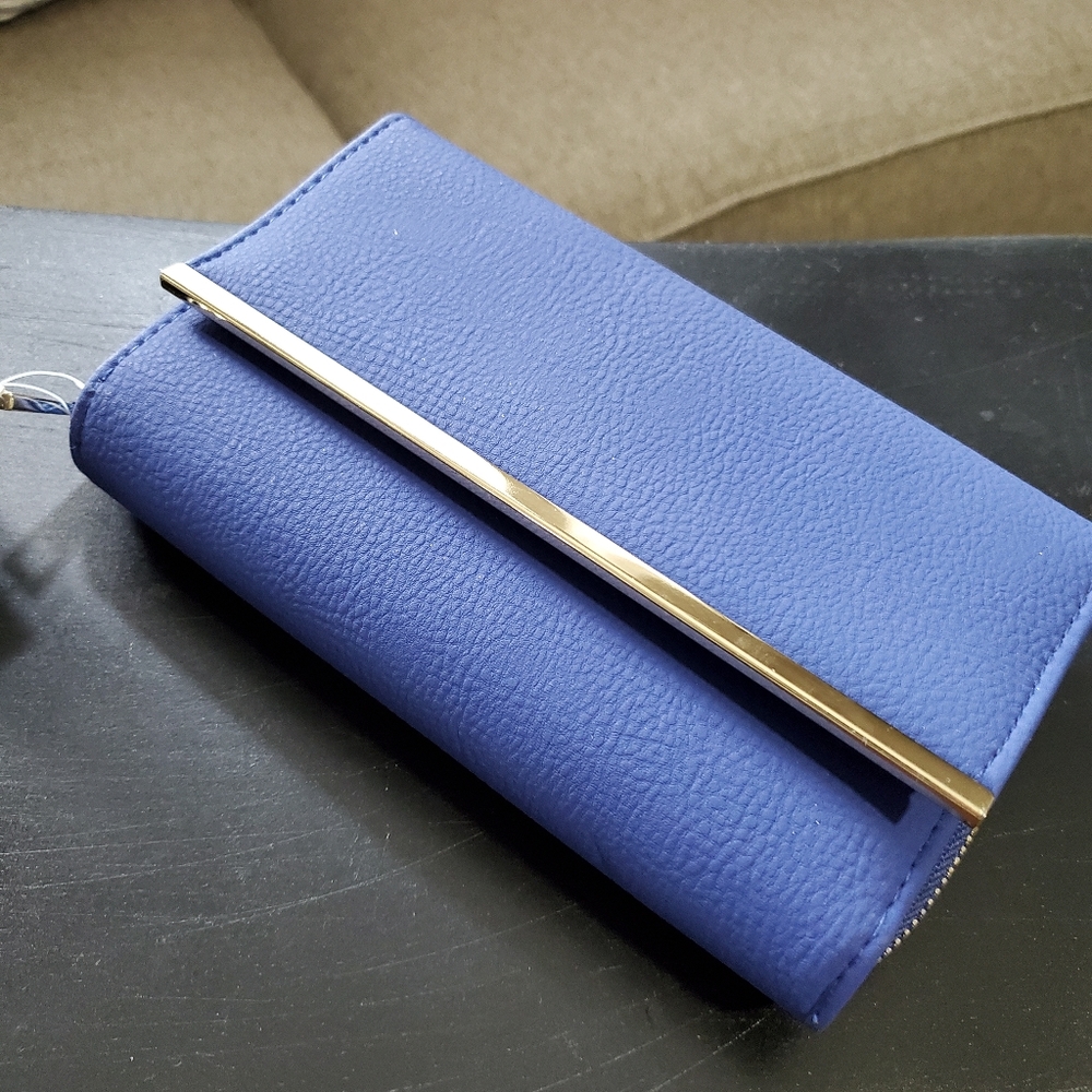 Clutch organizer